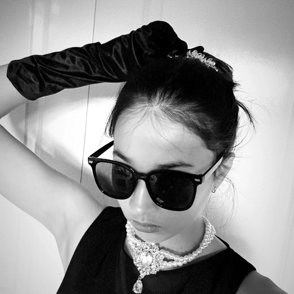 Breakfast at Tiffany’s Halloween Costume Black Dress outfit Audrey Hepburn - Picture 7 of 8